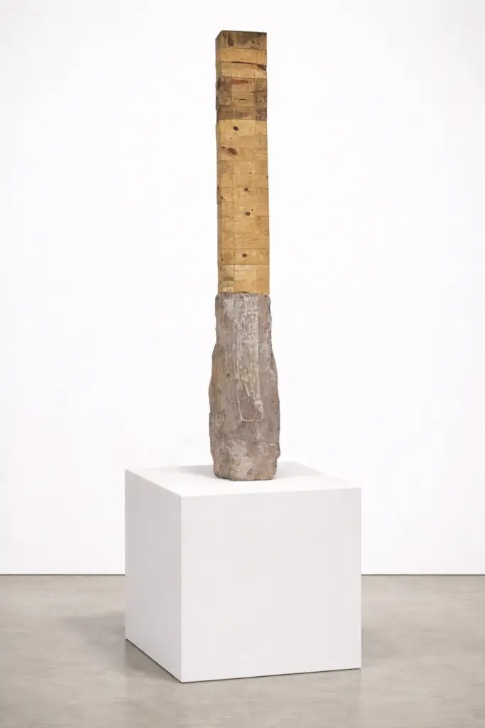 Gothic (Artwork ID 064) by José Carlos Balanza, a tall vertical mixed-media sculpture of iron, wood, and stone. This 153 cm contemporary artwork features a slender, architectural composition with industrial metallic textures and natural stone elements. Gótico (Obra ID 064) de José Carlos Balanza, una imponente escultura vertical de técnica mixta realizada en hierro, madera y piedra. Esta obra contemporánea de 153 cm presenta una esbelta composición arquitectónica con texturas metálicas industriales y elementos de piedra natural.